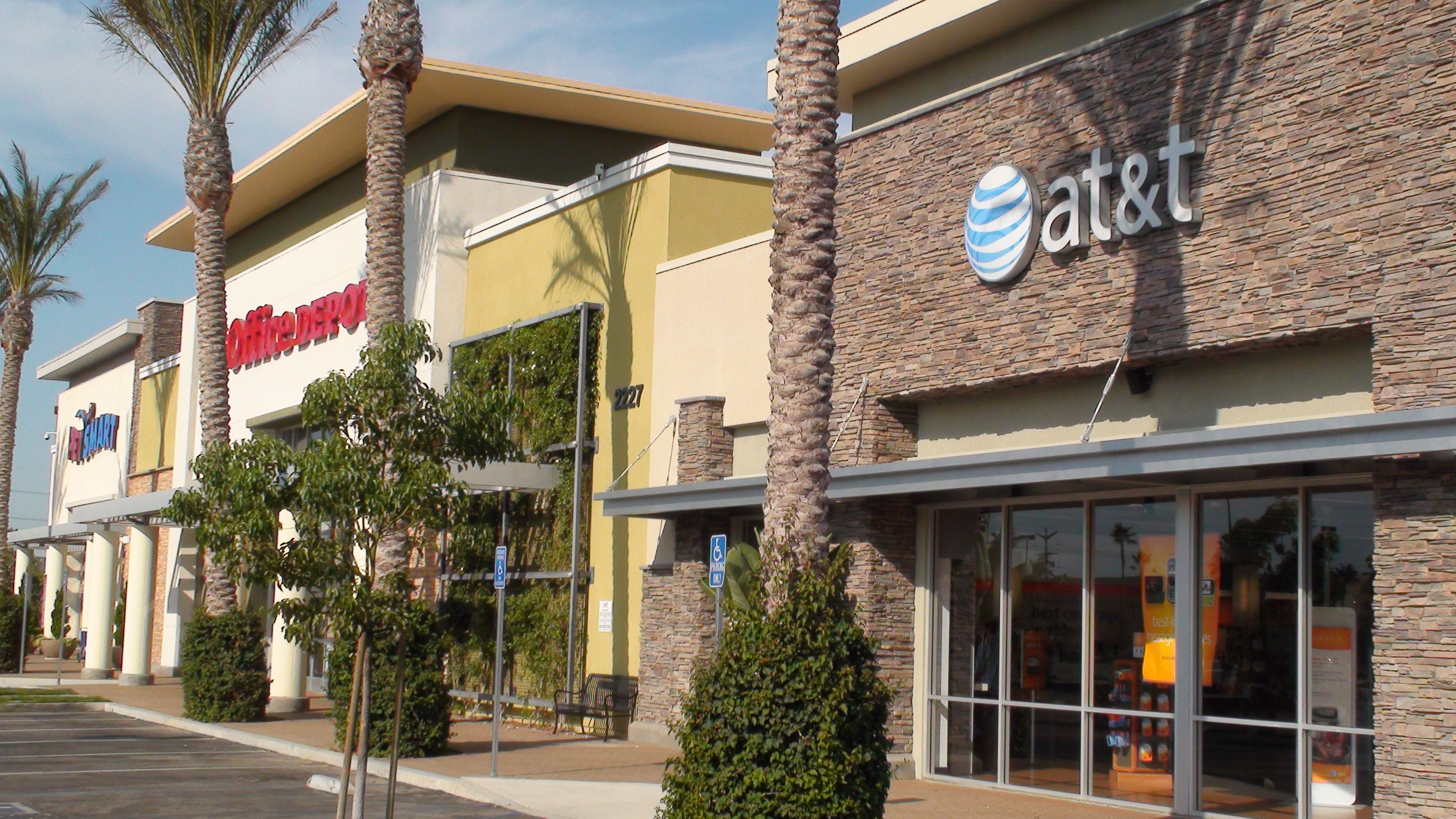Retail Leasing & Sales
